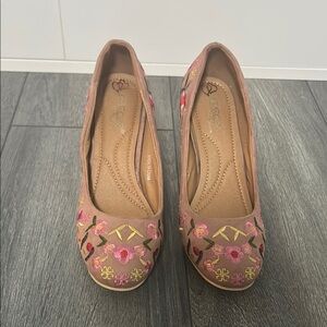 Vintage Embroidered Pink Heels